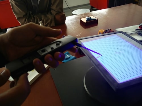 Taking a temperature measurement of the calibration plate